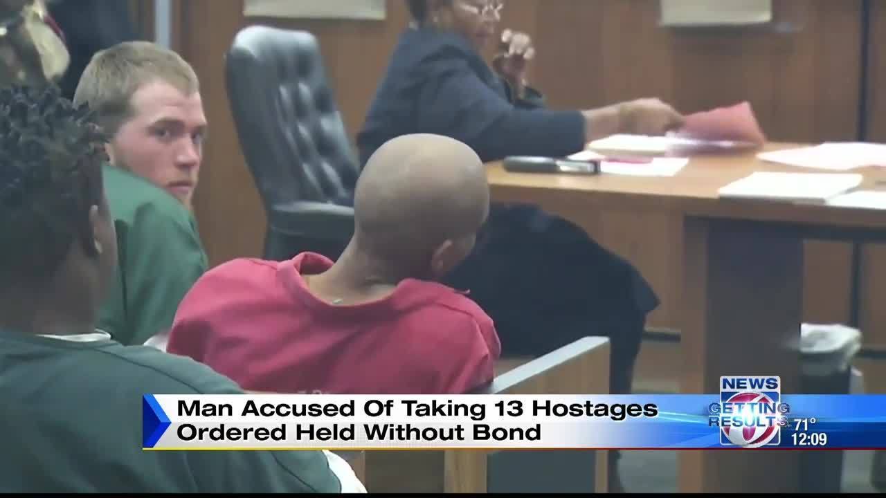 Police: Gunman held 13 hostage in credit union for 2 hours