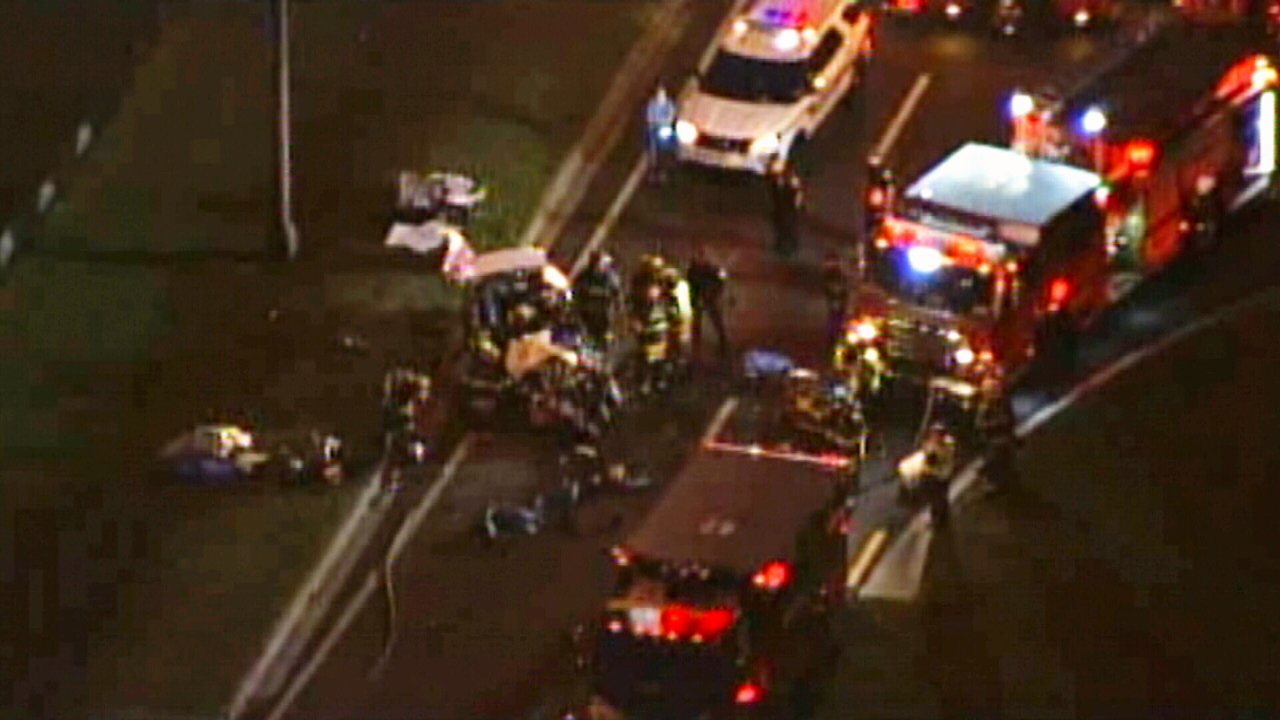 Crash blocks Osceola Parkway near Vineland Road